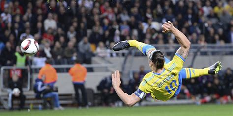 VIDEO: Ibrahimovic fails miserably on 2 consecutive bicycle kick ...