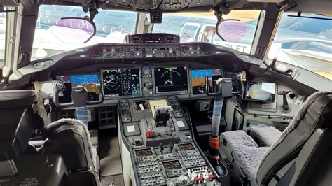 Boeing 777x Cockpit