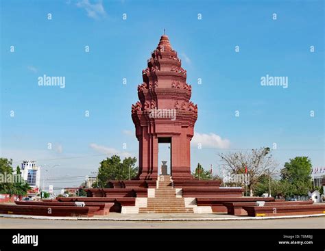 Krong Pailin, Cambodia. Independence Monument in Pailin town centre ...