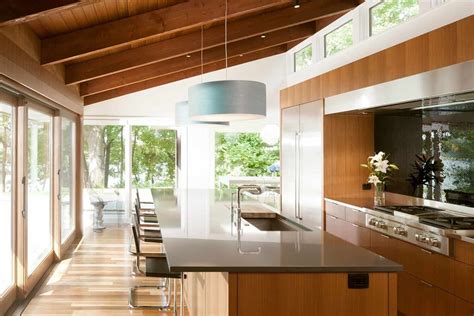 Midcentury lake house gets a dramatic transformation in Minnesota ...