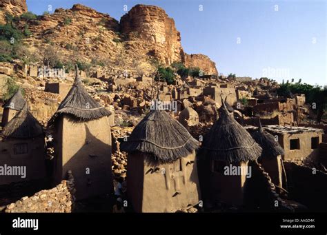 Dogon architecture - Tireli, Pays Dogon, MALI Stock Photo - Alamy