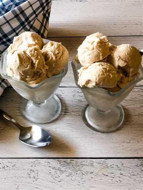 The Creamiest Vegan Sweet Cream Ice Cream with Coconut Milk - Veggie ...