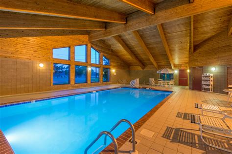 AmericInn by Wyndham Minocqua | Minocqua, WI Hotels