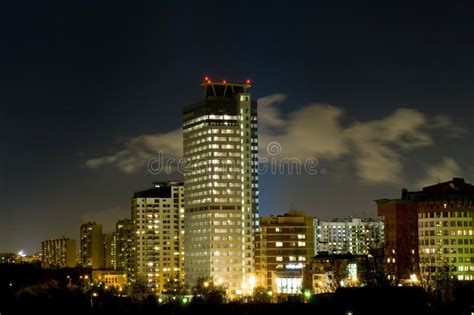 Paisaje urbano nocturno imagen de archivo. Imagen de exterior - 20871657