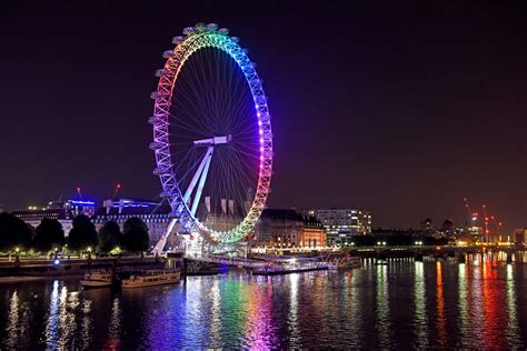 Thirty two pods, twenty years, one London Eye | The London Eye