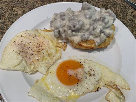 Southern-Style Buttermilk Biscuits and Gravy – Sunday Cooking Channel