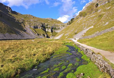 Top 10 Walks in The Yorkshire Dales - Hawthorns Park