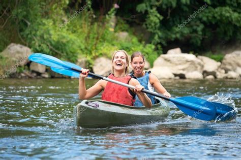 Mujer kayak: fotografía de stock © Corepics #31412845 | Depositphotos