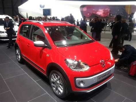 Geneva Live - VW unveils Cross Up