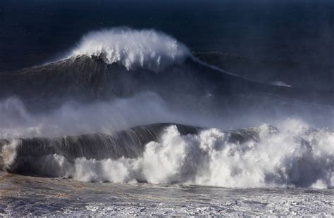 Big Wave Surfing in Nazare - BOARD ACTION