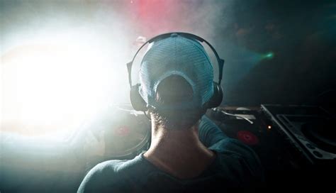 13 Best DJ Headphones of 2021: Comfort and Sound Quality