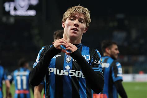 Rasmus Højlund sale to Manchester United to break records for Atalanta ...