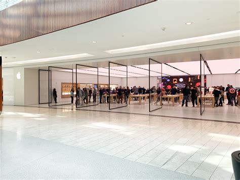 Gallery: Natick Mall Apple Store reopens with updated design - 9to5Mac