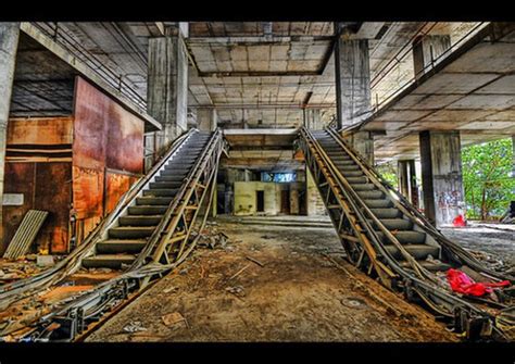 Urban Decay Photography (50 pics)