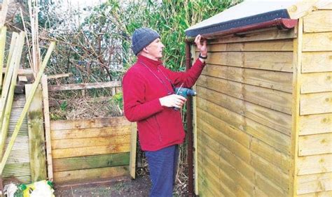 Fitting guttering to a shed