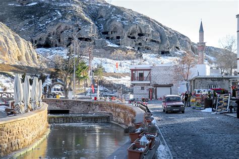 Cappadocia Kecil: Sille menunggu turis di bawah salju di Konya . Turki