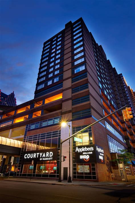 Courtyard by Marriott Detroit Downtown- First Class Detroit, MI Hotels ...