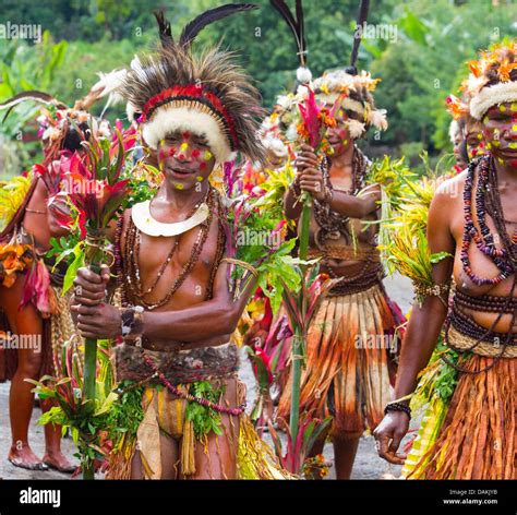 People of the Selehoto Alunumuno tribe in traditional tribal dress ...