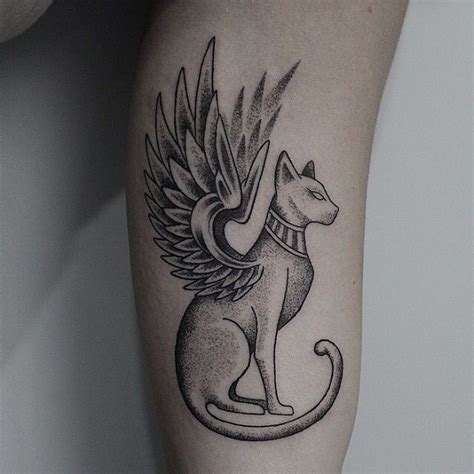 von @marla_moon // #blxckink #blackwork #dotwork #linework #traditional ...