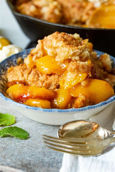 Old Fashioned Southern Peach Cobbler Recipe - Oh Sweet Basil