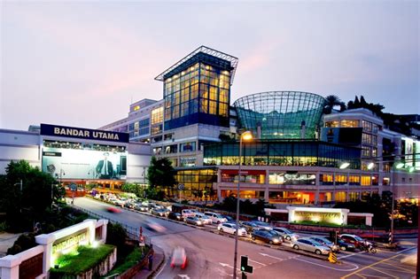 1 Utama Mall Shopping Centre, The Biggest Mall in Malaysia | Panda ...