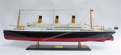 MODEL CRUISE SHIP RMS MAJESTIC