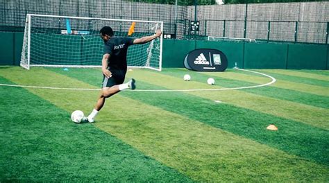 VIDEO: Pre-season training for football: Shooting drills | FourFourTwo