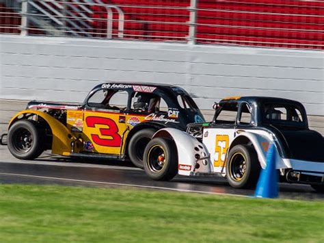 Legends, Bandolero Drivers Battle In AMS Doubleheader