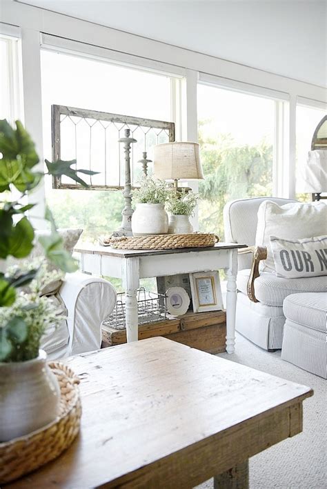 White Farmhouse End Table - Liz Marie Blog