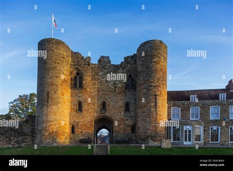 England, Kent, Tonbridge, Tonbridge Castle Gatehouse Stock Photo - Alamy