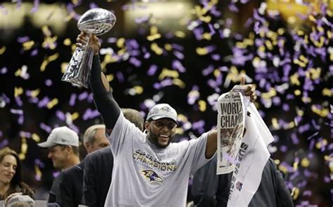 Baltimore Ravens linebacker Ray Lewis (52) celebrates after defeating ...