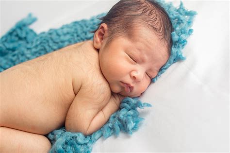 Baby's Newborn Photoshoot & Baby 1 month update - Lil bits of Chic