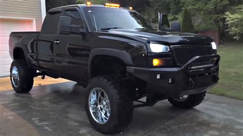 You Have To See This 2006 LBZ Duramax Dream Build - Black Smoke Media