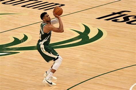 Bucks vs. Nets: What's with Giannis Antetokounmpo's 3-point shooting?