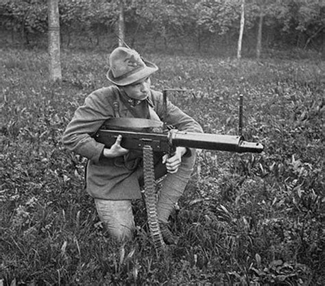 Machine Guns - Weapons in ww1