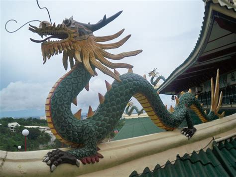 Dragon's statue at the Taoist Temple | China