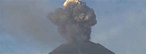 Eruption at Popocatepetl ejects dense ash up to 8.5 km (28 000 feet) a ...