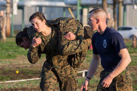 1st integrated company of men and women graduates from Marine Corps ...