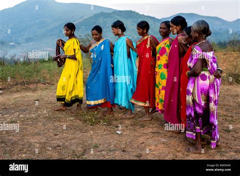 Dhimsa dance hi-res stock photography and images - Alamy