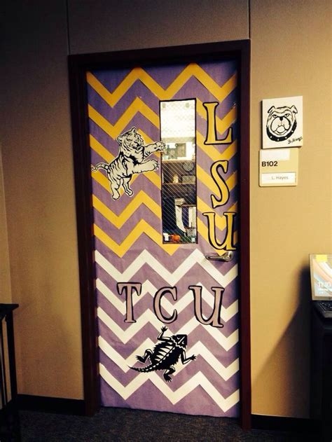 College door decorating contest! | Door decorations college, Door ...