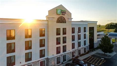 Holiday Inn Express Hotel & Suites Batavia - Darien Lake, an IHG Hotel ...