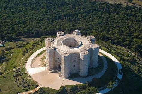 Italy is beautiful | Castel del monte, Touren, Friedrich ii