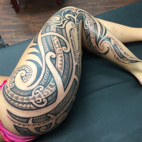 Loading... | Mulheres com tatuagens polinésias, Tatuagem de carne ...