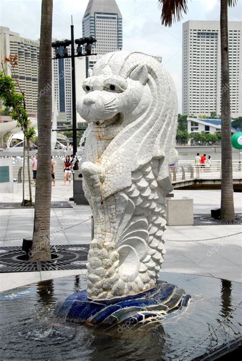 Singapore: Small Merlion Fountain – Stock Editorial Photo © LeeSnider ...