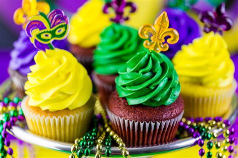 Fun Mardi Gras Cupcakes: Celebrate Fat Tuesday With This Easy Mardi ...