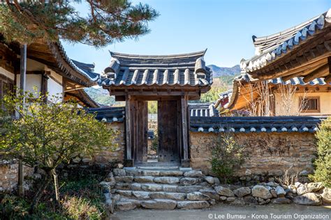 Traditional Hanok Architecture - Luxury Korea Tours - Artisans of Leisure