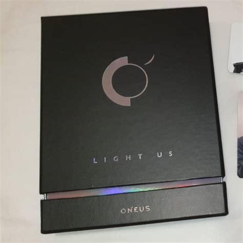 Jual ONEUS LIGHT US ALBUM ONLY (JUAL RUGI ) | Shopee Indonesia