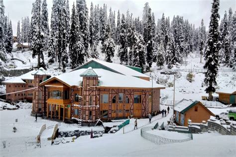 Gulmarg turns white as Kashmir witness season's first snowfall