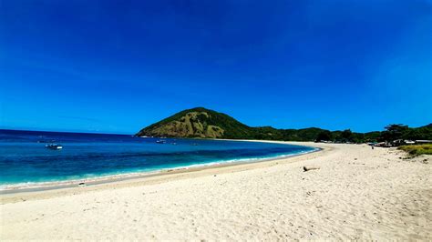 Beaches in Kuta Lombok - A Walk in the World - Mawun, Tanjung Aan