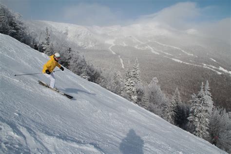 Stowe Vermont skiing | TheLuxuryVacationGuide